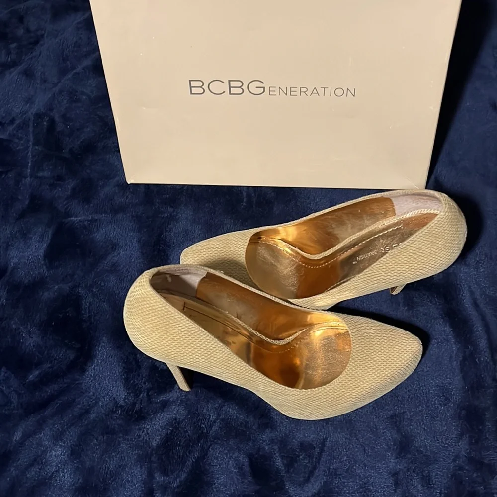 🛑 BCBG Cashew Close Toe Heel - Picture 3 of 5